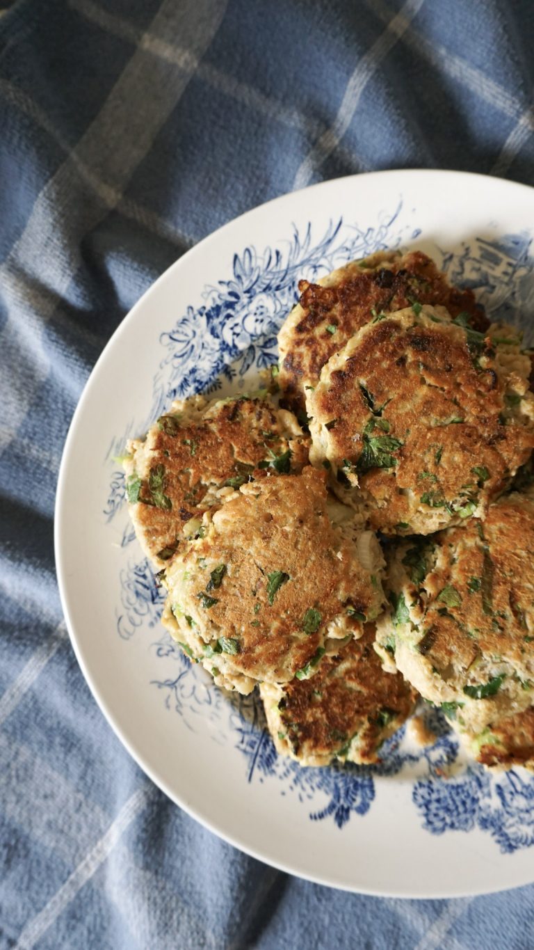 salmon patties made with canned salmon lemon and parsley